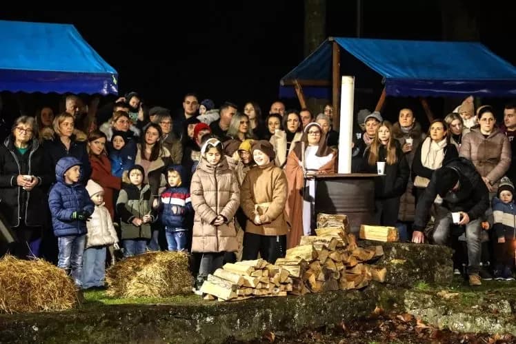 Žive jaslice u Pleternici donijele poseban duh Božića
