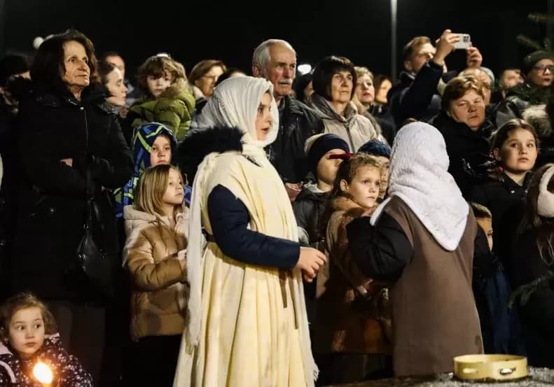 Žive jaslice u Pleternici donijele poseban duh Božića