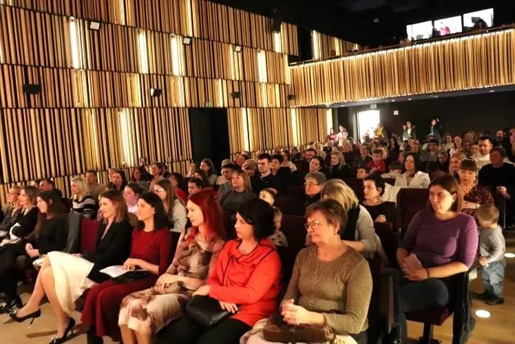 Održana humanitarna božićna priredba ʼBožić dolaziʼ