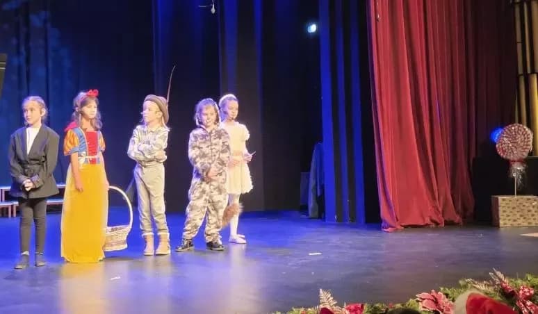 Održana humanitarna božićna priredba ʼBožić dolaziʼ