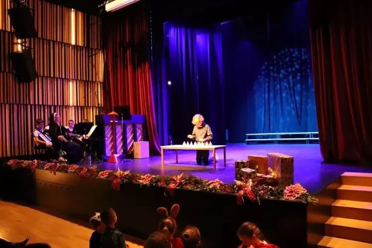Održana humanitarna božićna priredba ʼBožić dolaziʼ