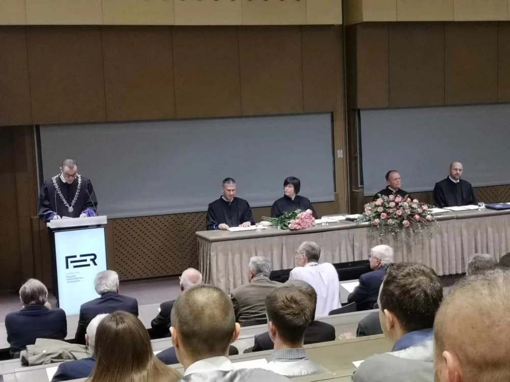 Gimnaziji Požega Fakultet elektrotehnike i računalstva Sveučilišta u Zagrebu uručio Zahvalnicu za istaknut doprinos srednjoškolskom obrazovanju