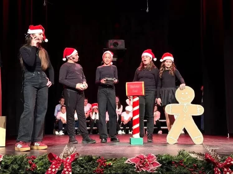 Održana humanitarna božićna priredba ʼBožić dolaziʼ