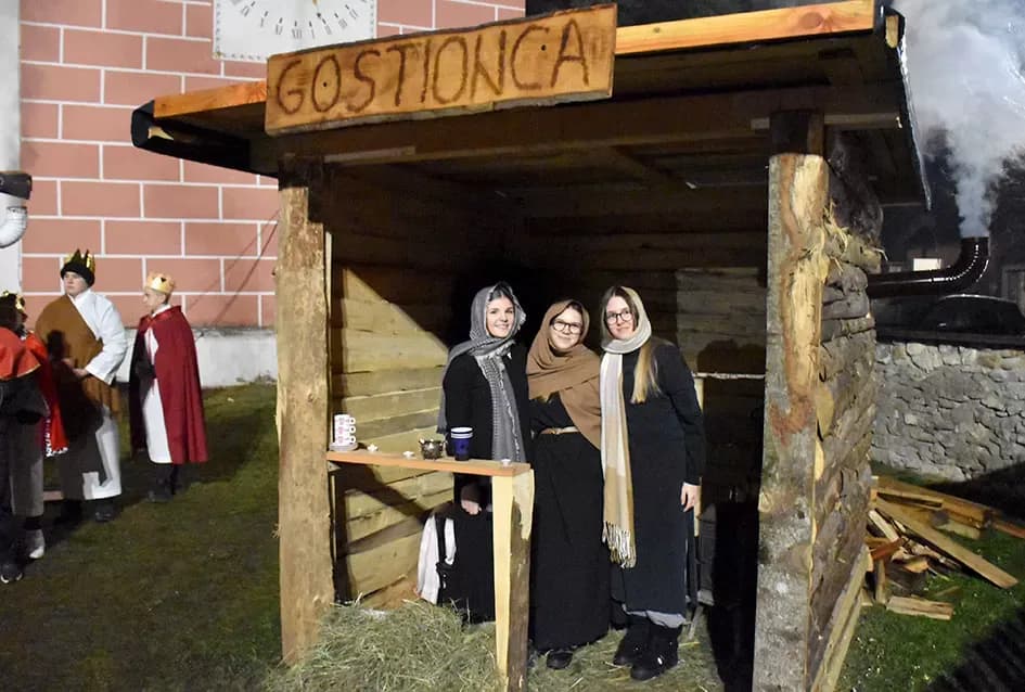 Betlehem u srcu Velike: Žive jaslice za pomoć djeci Benina