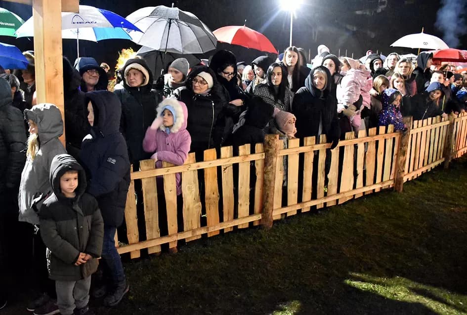 Betlehem u srcu Velike: Žive jaslice za pomoć djeci Benina