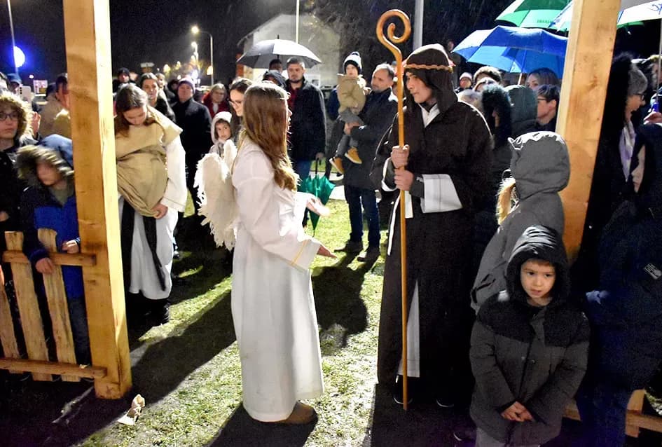 Betlehem u srcu Velike: Žive jaslice za pomoć djeci Benina