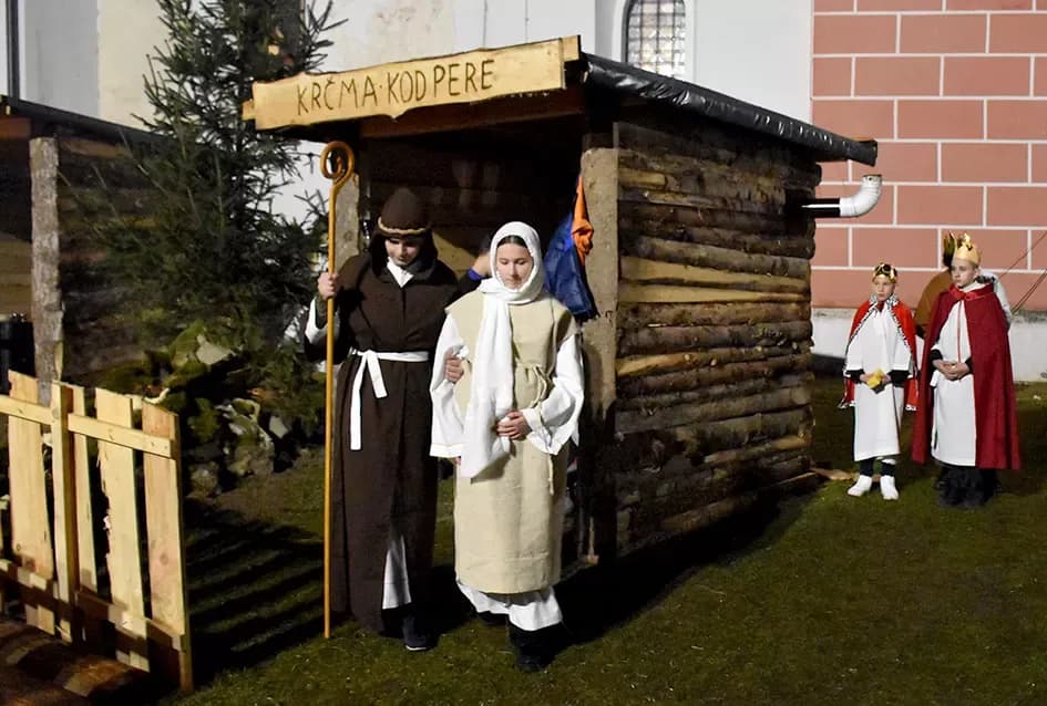 Betlehem u srcu Velike: Žive jaslice za pomoć djeci Benina