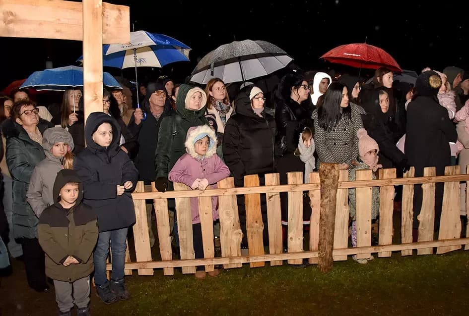 Betlehem u srcu Velike: Žive jaslice za pomoć djeci Benina