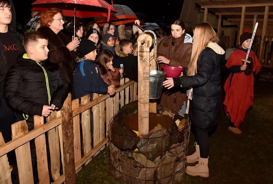Betlehem u srcu Velike: Žive jaslice za pomoć djeci Benina