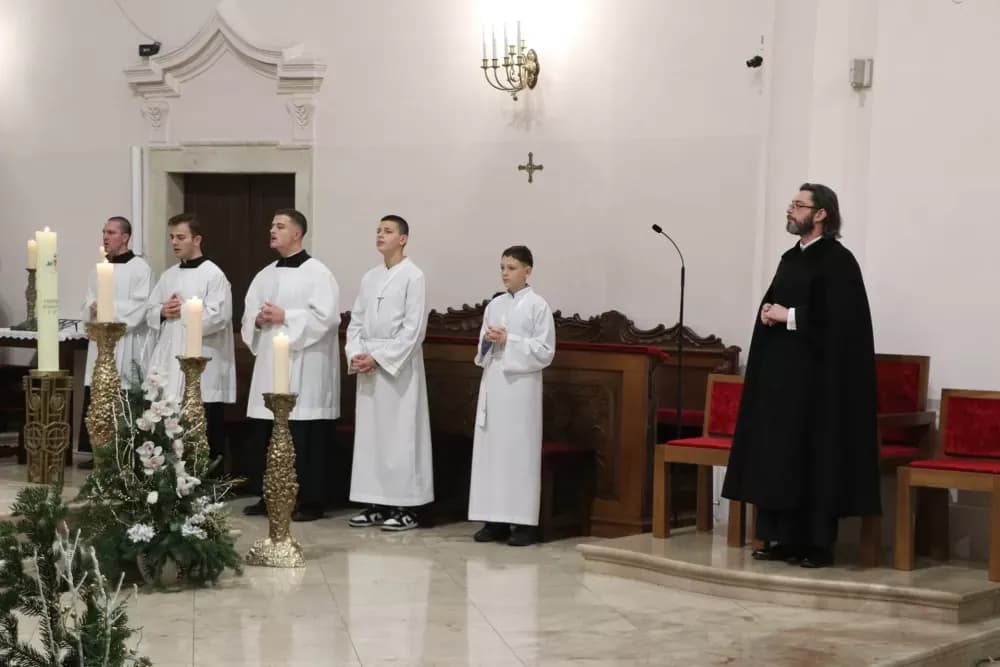 Biskup Ivo Martinović predvodio božićno euharistijsko slavlje u požeškoj Katedrali