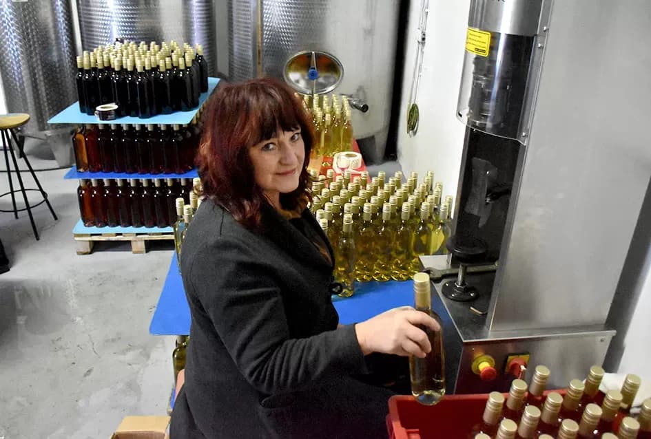 Ljubav bake Zorice pretočena u butelje: Unuci Lukas i Ivan dobili svoja vrhunska vina