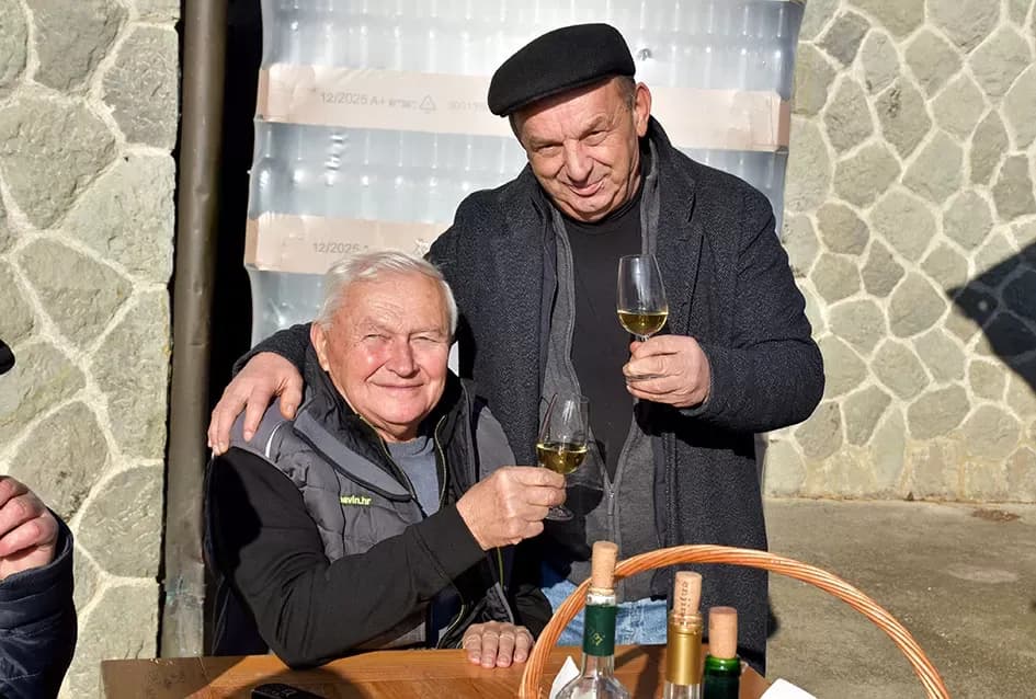 IMENDAN U HRNJEVCU: Kod Ive Enjingija čestitari dolaze nepozvani