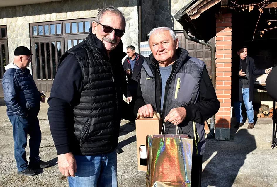 IMENDAN U HRNJEVCU: Kod Ive Enjingija čestitari dolaze nepozvani