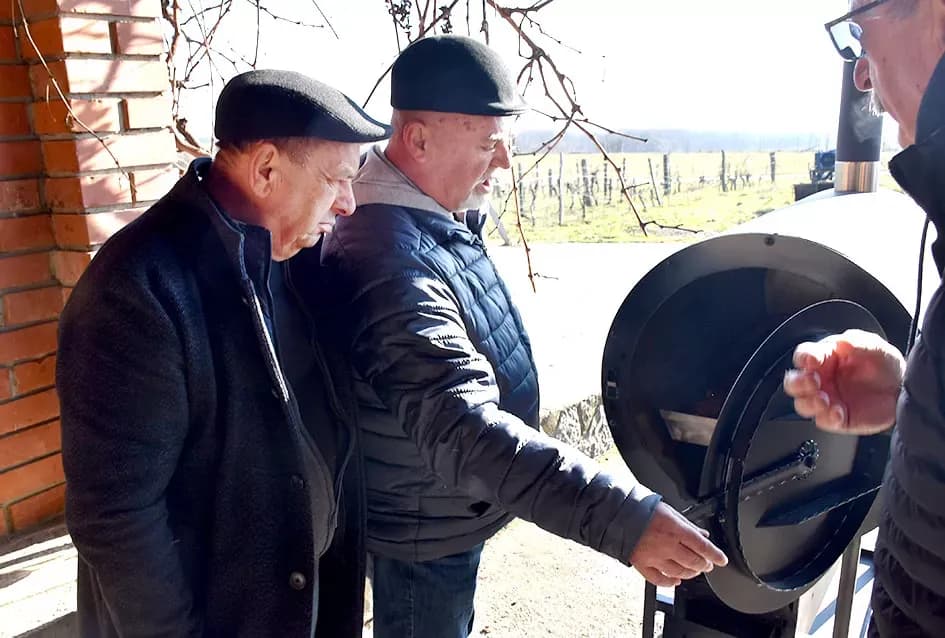 IMENDAN U HRNJEVCU: Kod Ive Enjingija čestitari dolaze nepozvani