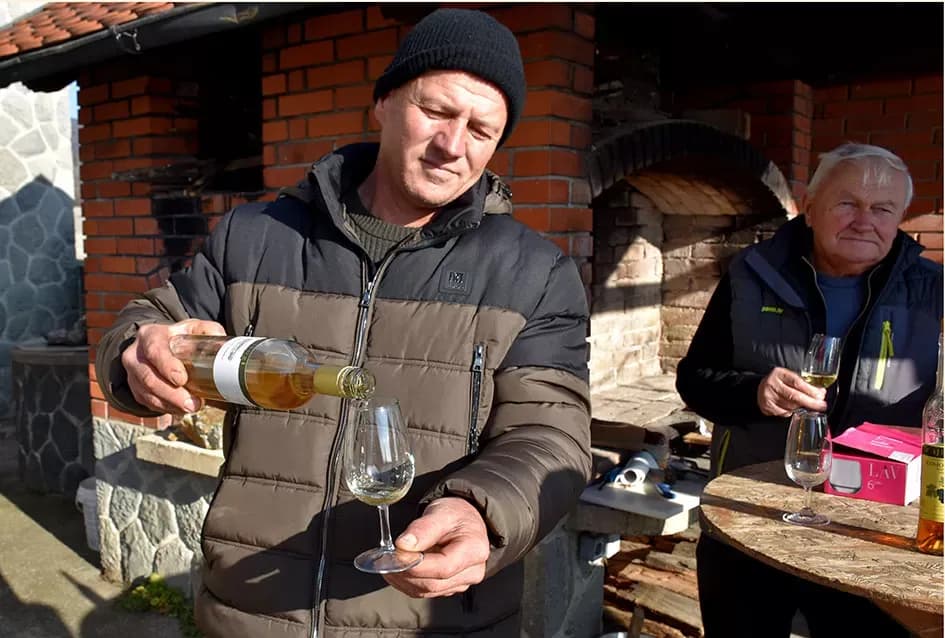 IMENDAN U HRNJEVCU: Kod Ive Enjingija čestitari dolaze nepozvani