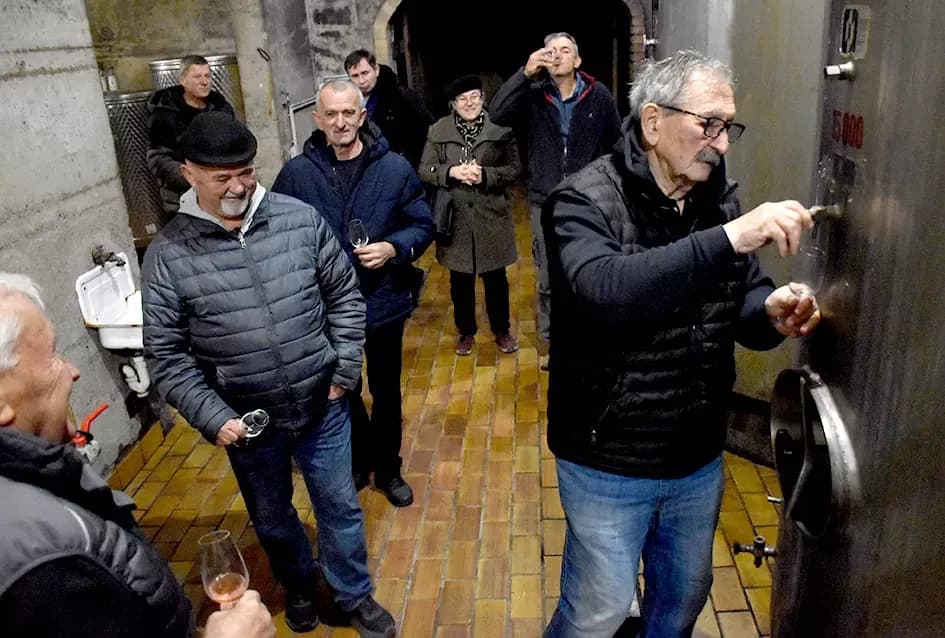 IMENDAN U HRNJEVCU: Kod Ive Enjingija čestitari dolaze nepozvani