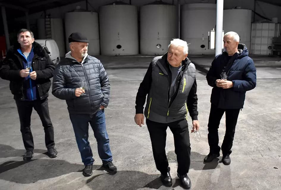 IMENDAN U HRNJEVCU: Kod Ive Enjingija čestitari dolaze nepozvani