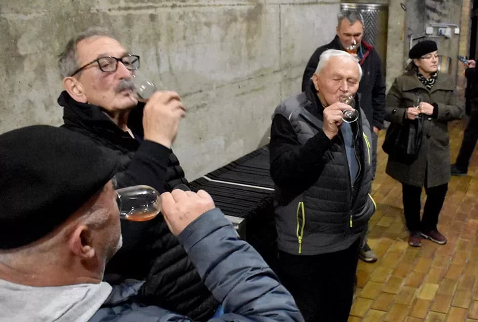 IMENDAN U HRNJEVCU: Kod Ive Enjingija čestitari dolaze nepozvani