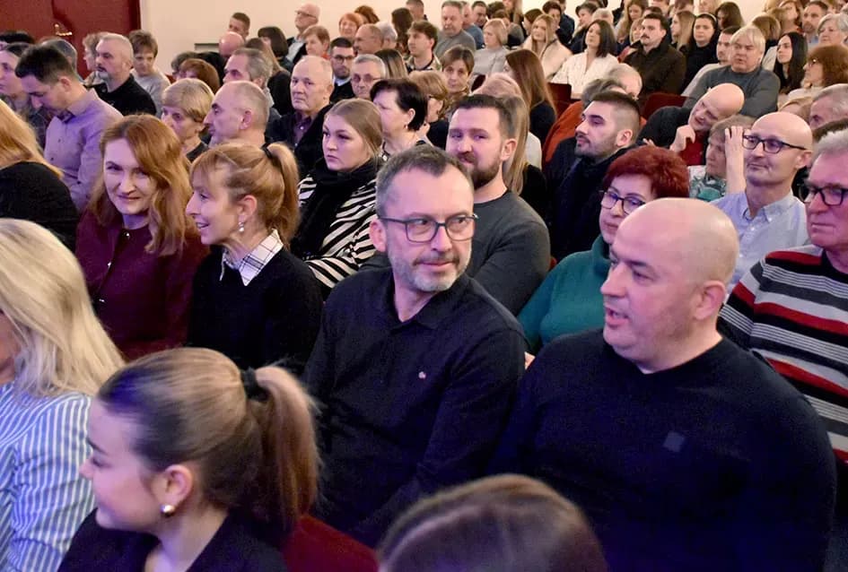 NASTUP U RODNOM GRADU: Ružica Maurus spojila sevdah, klasike i božićnu čaroliju