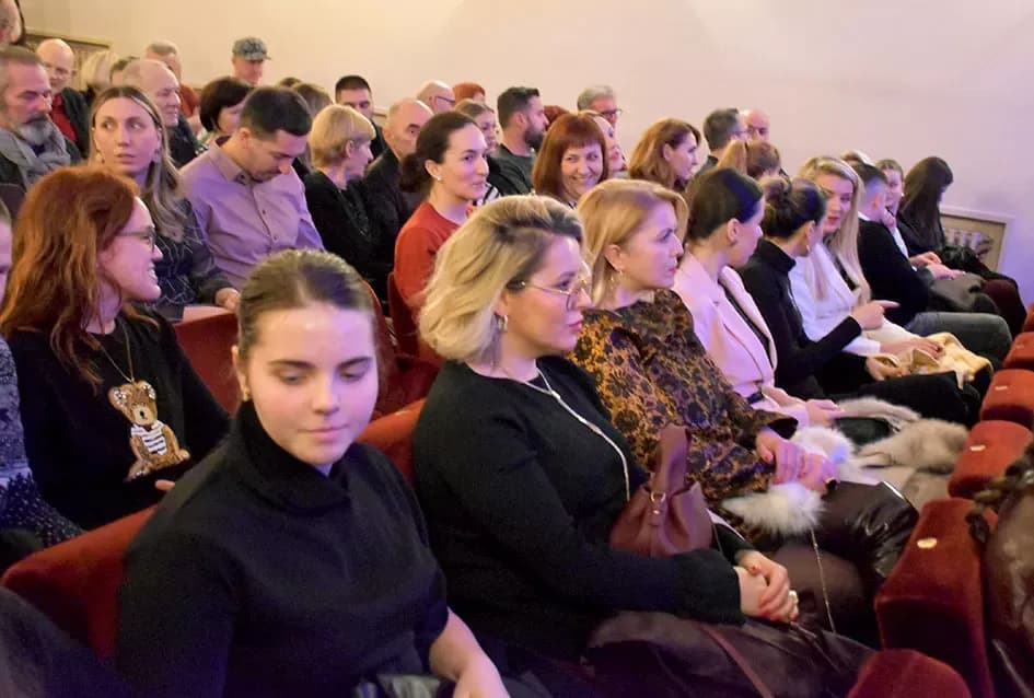 NASTUP U RODNOM GRADU: Ružica Maurus spojila sevdah, klasike i božićnu čaroliju