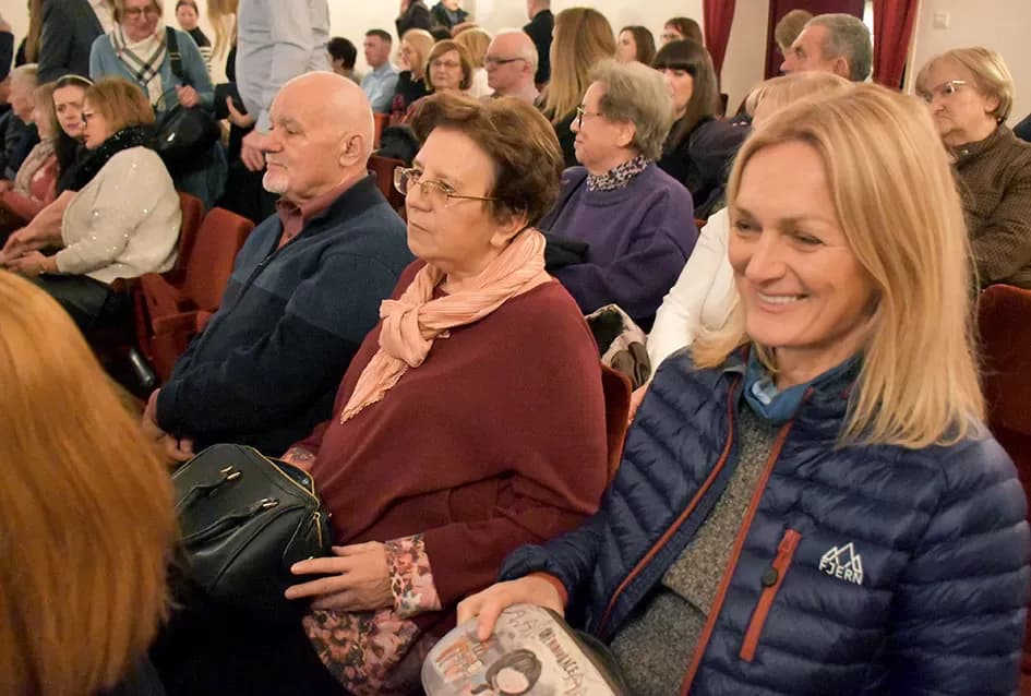 NASTUP U RODNOM GRADU: Ružica Maurus spojila sevdah, klasike i božićnu čaroliju