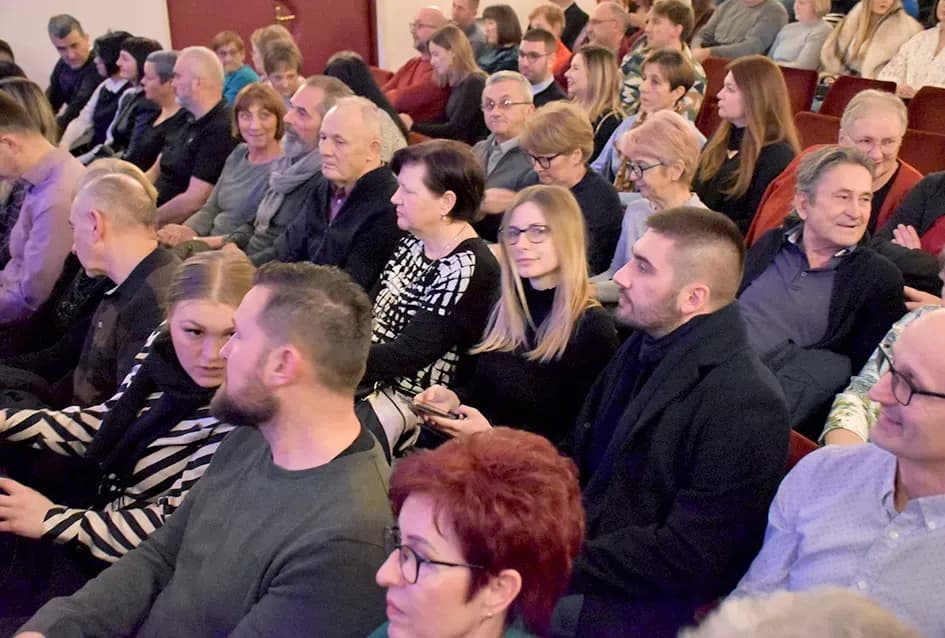 NASTUP U RODNOM GRADU: Ružica Maurus spojila sevdah, klasike i božićnu čaroliju