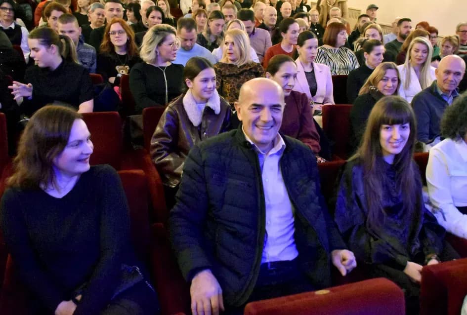 NASTUP U RODNOM GRADU: Ružica Maurus spojila sevdah, klasike i božićnu čaroliju
