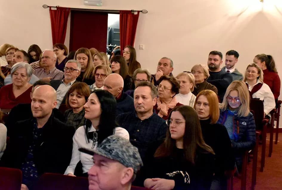 NASTUP U RODNOM GRADU: Ružica Maurus spojila sevdah, klasike i božićnu čaroliju