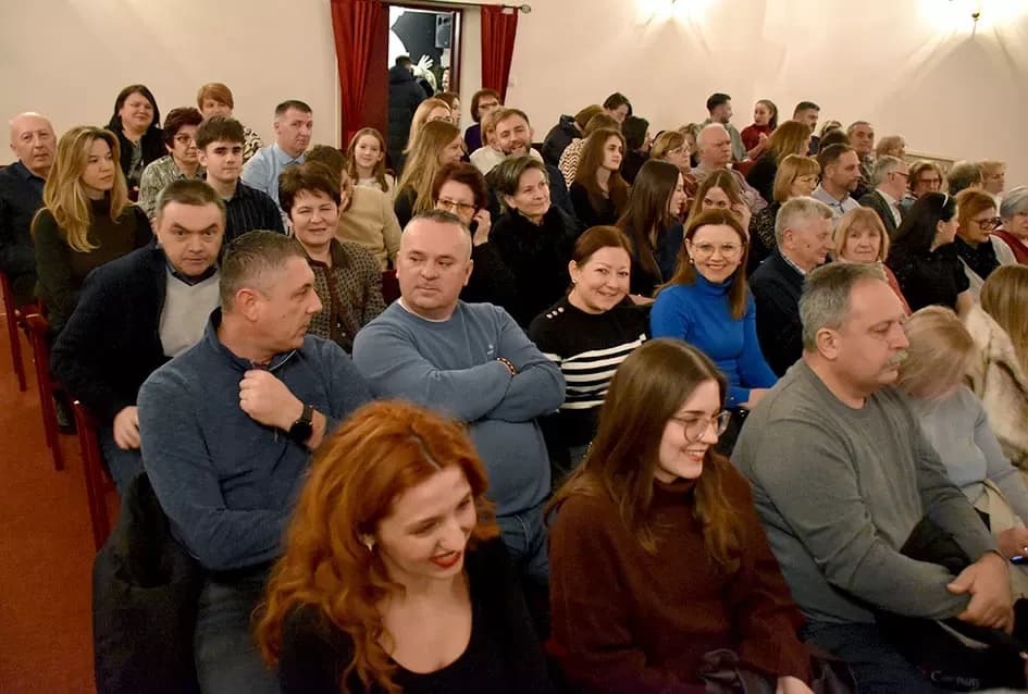 NASTUP U RODNOM GRADU: Ružica Maurus spojila sevdah, klasike i božićnu čaroliju