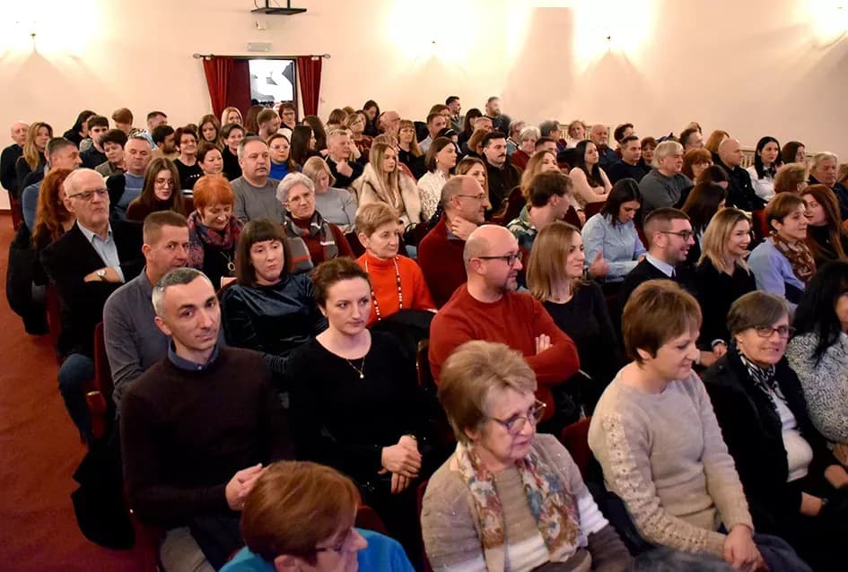 NASTUP U RODNOM GRADU: Ružica Maurus spojila sevdah, klasike i božićnu čaroliju
