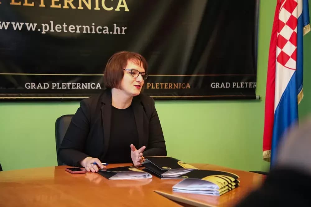 Potpisani novi ugovori za stambene potpore: „Hvala vam što ste odlučili ostati i biti u Pleternici“