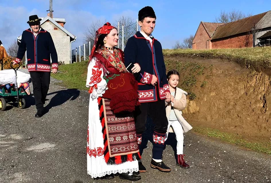Čuvari slavonske duše: Obitelj Šimunović iz Štitnjaka u ormarima čuva blago staro stoljeće i pol