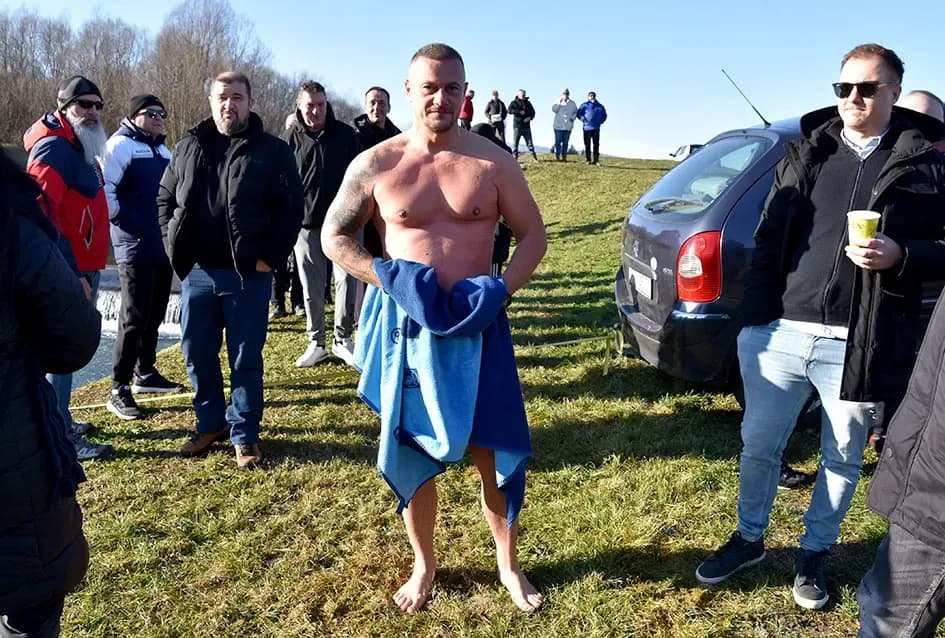 Požeški ʼmorževiʼ skokom u hladnu Orljavu prikupljali pomoć za Udrugu ʼMali princʼ