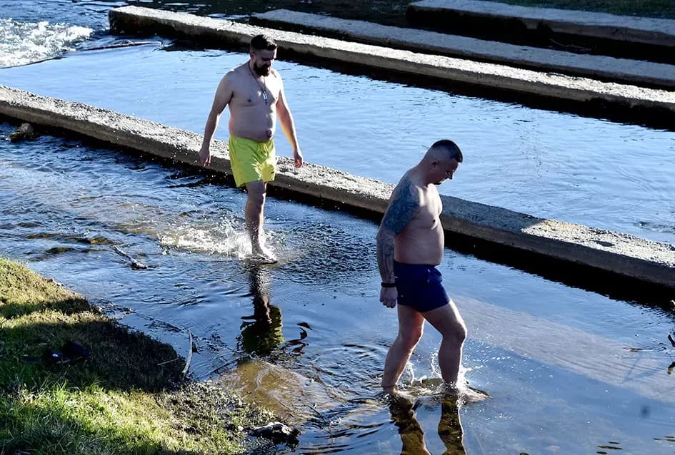 Požeški ʼmorževiʼ skokom u hladnu Orljavu prikupljali pomoć za Udrugu ʼMali princʼ