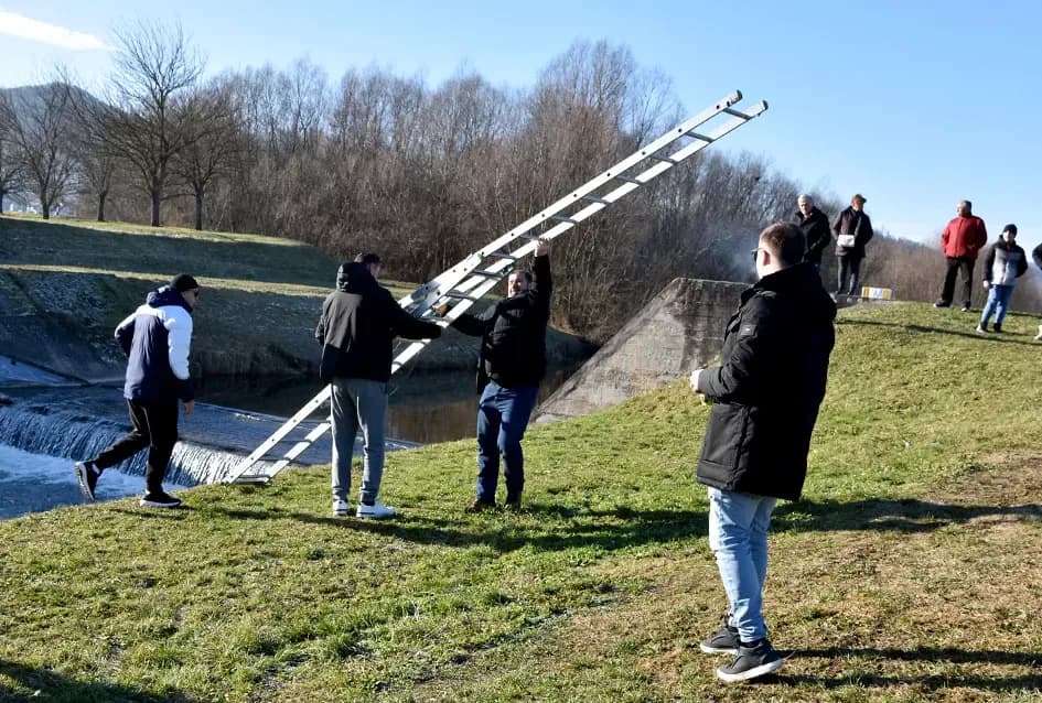 Požeški ʼmorževiʼ skokom u hladnu Orljavu prikupljali pomoć za Udrugu ʼMali princʼ
