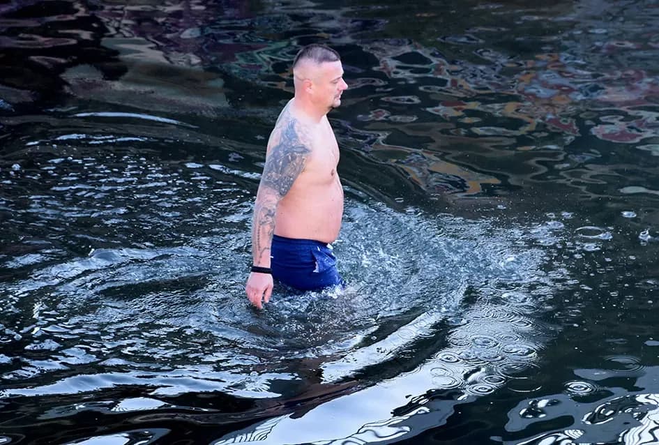 Požeški ʼmorževiʼ skokom u hladnu Orljavu prikupljali pomoć za Udrugu ʼMali princʼ