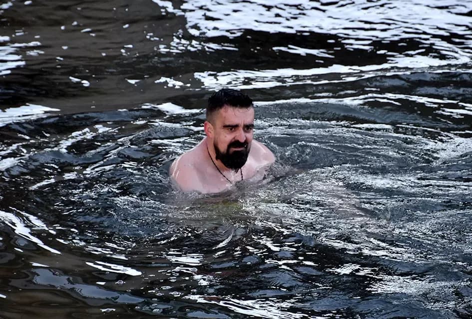 Požeški ʼmorževiʼ skokom u hladnu Orljavu prikupljali pomoć za Udrugu ʼMali princʼ