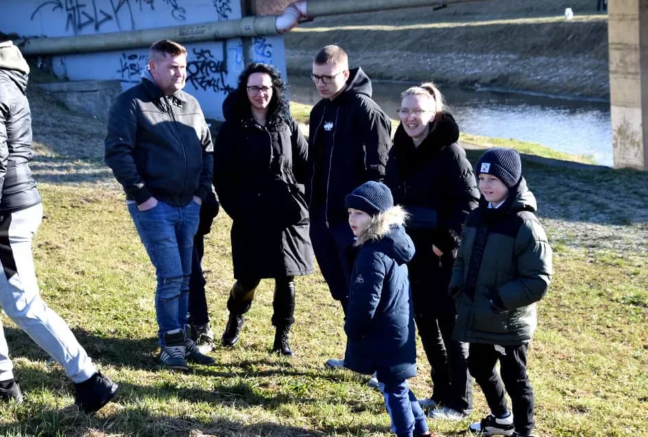 Požeški ʼmorževiʼ skokom u hladnu Orljavu prikupljali pomoć za Udrugu ʼMali princʼ