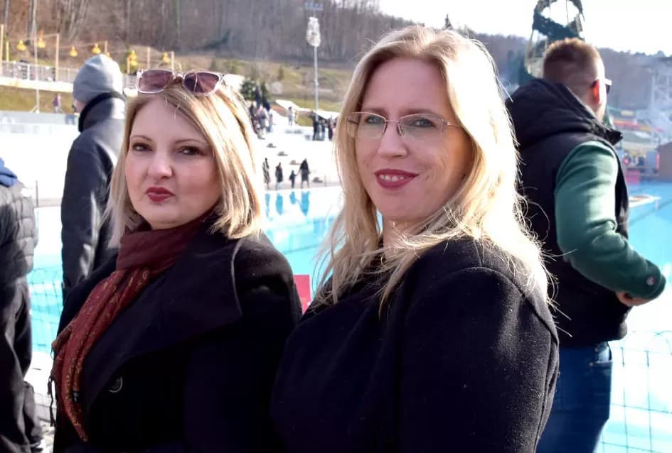 SPEKTAKL U VELIKOJ: Tisuće ljudi uz Luku Nižetića, klizalište i balone želja proslavilo „Popodnevnu Novu godinu“