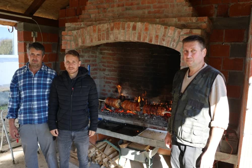 Kad se složne ruke mještana Lukača slože uz pomoć gradonačelnika puno toga se može