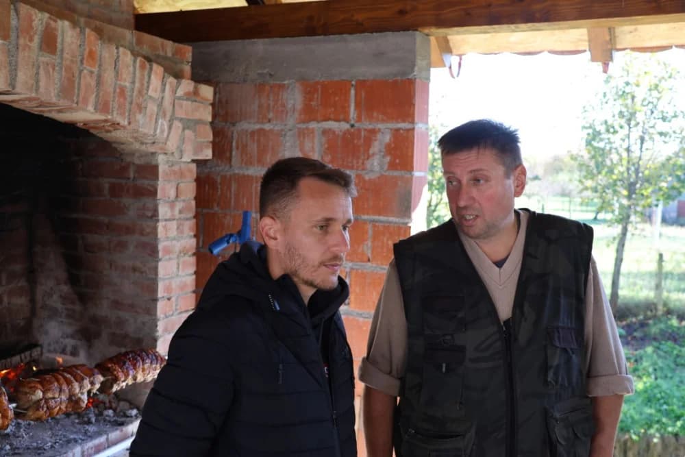 Kad se složne ruke mještana Lukača slože uz pomoć gradonačelnika puno toga se može