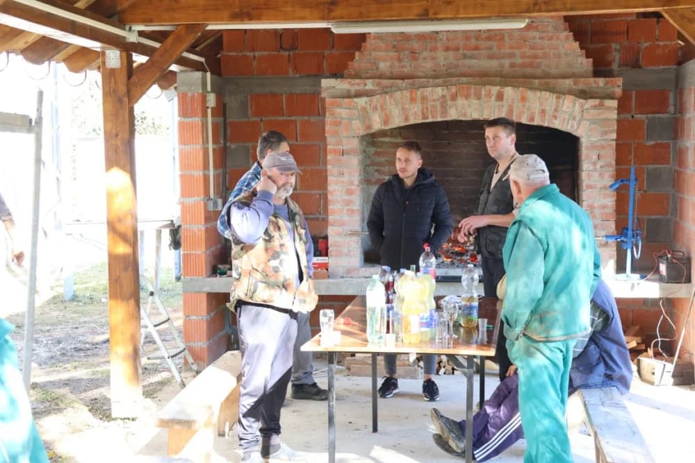 Kad se složne ruke mještana Lukača slože uz pomoć gradonačelnika puno toga se može