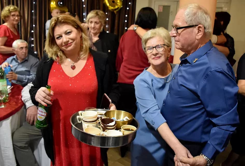 Doček Nove 2026. godine u dvorani Luku: Pjesma, ples i rođendanska slavlja uz grupu Gold