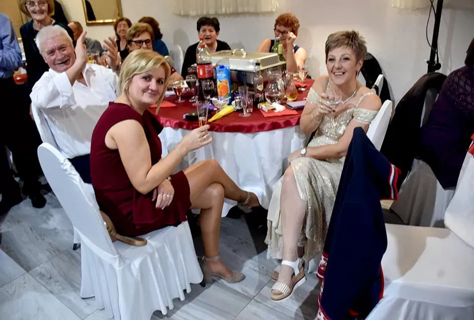 Doček Nove 2026. godine u dvorani Luku: Pjesma, ples i rođendanska slavlja uz grupu Gold