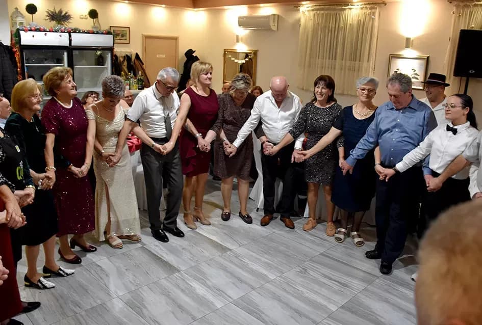 Doček Nove 2026. godine u dvorani Luku: Pjesma, ples i rođendanska slavlja uz grupu Gold