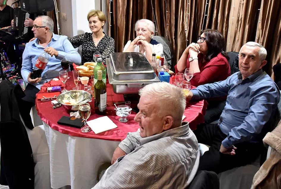 Doček Nove 2026. godine u dvorani Luku: Pjesma, ples i rođendanska slavlja uz grupu Gold