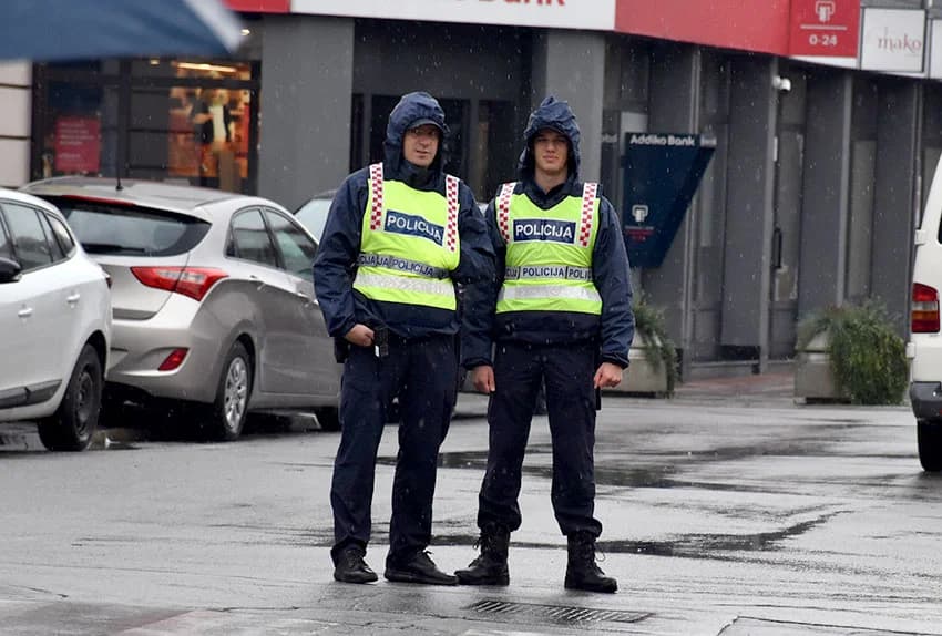 DAN SJEĆANJA NA ŽRTVU VUKOVARA I ŠKABRNJE: Položeni vijenci i zapaljene svijeće u Požegi