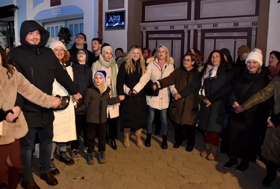Posegana zagrijala Požegu: Pjesmom i kolom ušli u 2026.