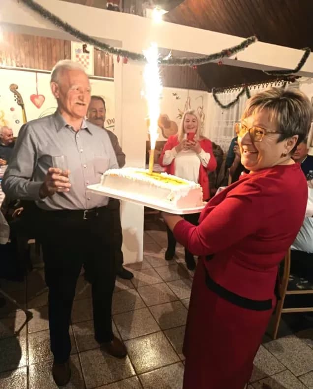 PLETERNIČKI UMIROVLJENICI: Uz glazbu, pjesmu i ples proslavili Novu godinu