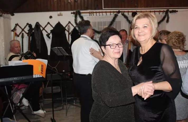 PLETERNIČKI UMIROVLJENICI: Uz glazbu, pjesmu i ples proslavili Novu godinu